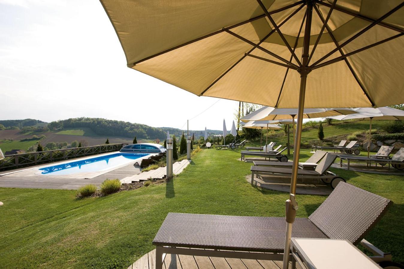 Maiers Kuschelhotel Loipersdorf Deluxe - Adults Only Fürstenfeld エクステリア 写真